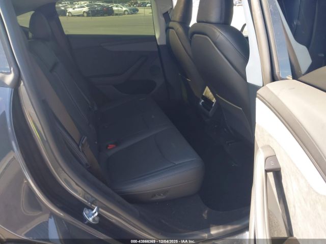 2026 TESLA MODEL Y 7SAYGDEDXTA471872 Photo 7