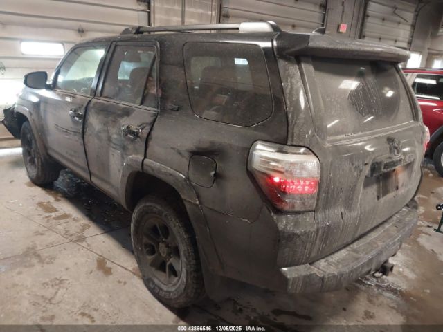 2021 TOYOTA 4RUNNER JTENU5JR6M5879240 Photo 2