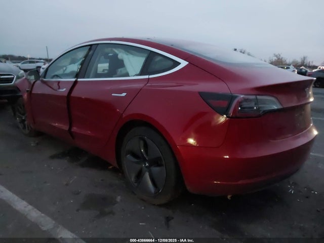 2018 TESLA MODEL 3 5YJ3E1EA6JF027602 Photo 2