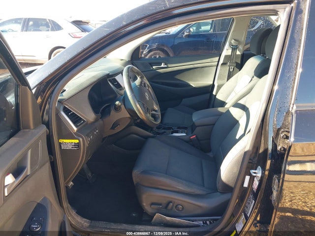 2018 HYUNDAI TUCSON KM8J33A28JU670933 Photo 4