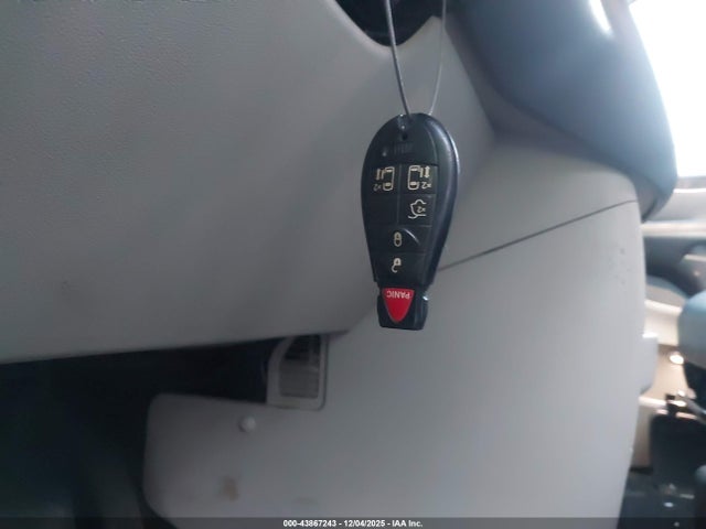2014 Chrysler Town & Country Touring მანქანა იყიდება აუქციონზე, vin: 2C4RC1BGXER396577, აუქციონის ნომერი: 43867243