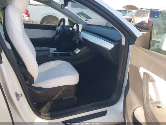 2021 TESLA MODEL Y 5YJYGDEE0MF305337 Photo 4