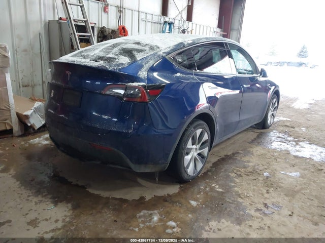 2023 TESLA MODEL Y 7SAYGDEEXPF764494 Photo 3