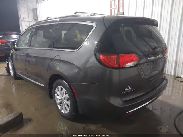 2018 CHRYSLER PACIFICA 2C4RC1BG6JR211127 Photo 2