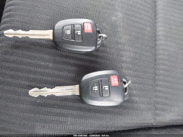 JTMZFREV3JJ181492 Toyota RAV4 LE