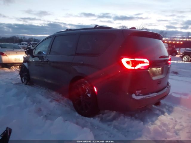 2020 CHRYSLER PACIFICA 2C4RC1BG2LR277385 Photo 2