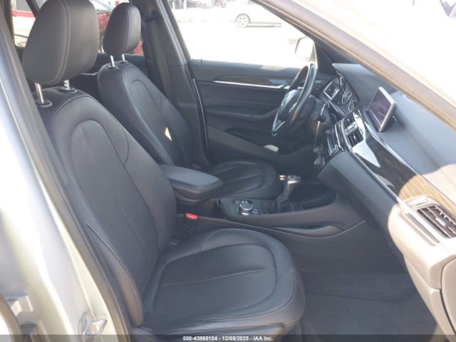 2018 BMW X1 WBXHU7C38J5H42436 Photo 4