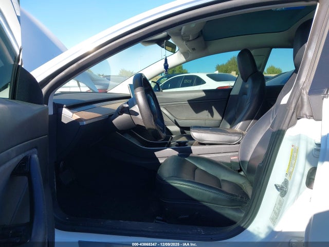 2019 TESLA MODEL 3 5YJ3E1EA2KF424757 Photo 4
