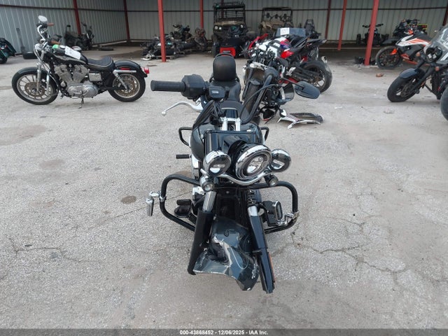2025 HARLEY-DAVIDSON FLHC 1HD1YA914SB011006 Photo 4