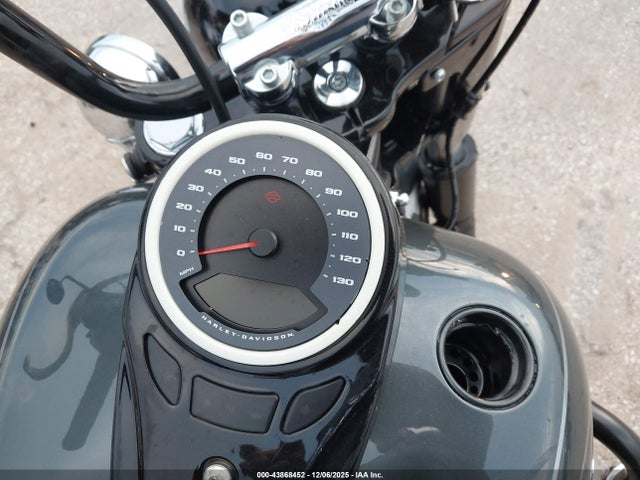 2025 HARLEY-DAVIDSON FLHC 1HD1YA914SB011006 Photo 6