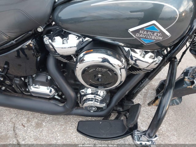 2025 HARLEY-DAVIDSON FLHC 1HD1YA914SB011006 Photo 7