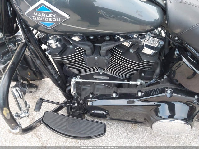 2025 HARLEY-DAVIDSON FLHC 1HD1YA914SB011006 Photo 8