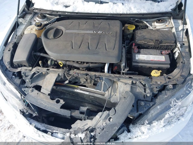 43868504 :رقم المزاد ، 1C3CCCEG1FN512197 vin ، 2015 Chrysler 200 C مزاد بيع