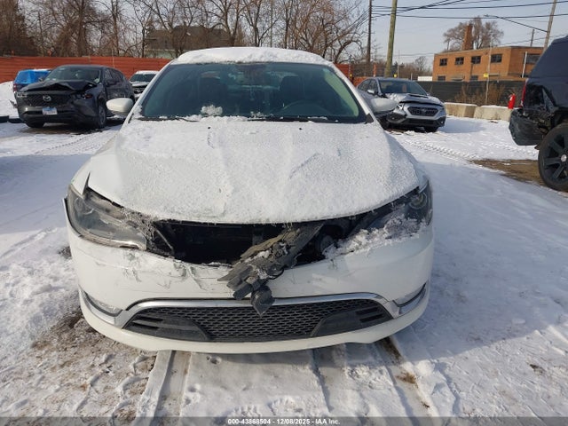 43868504 :رقم المزاد ، 1C3CCCEG1FN512197 vin ، 2015 Chrysler 200 C مزاد بيع