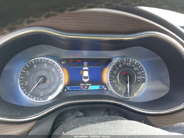 43868504 :رقم المزاد ، 1C3CCCEG1FN512197 vin ، 2015 Chrysler 200 C مزاد بيع