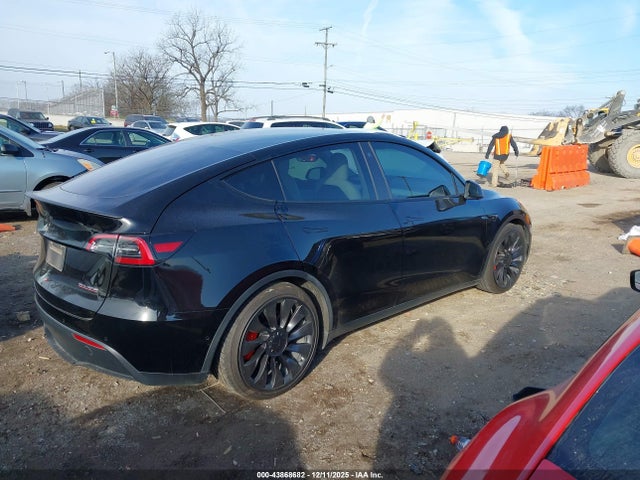 2021 TESLA MODEL Y 5YJYGDEF2MF201974 Photo 3
