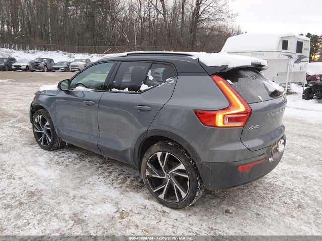 2021 VOLVO XC40 YV4162UM7M2442129 Photo 2
