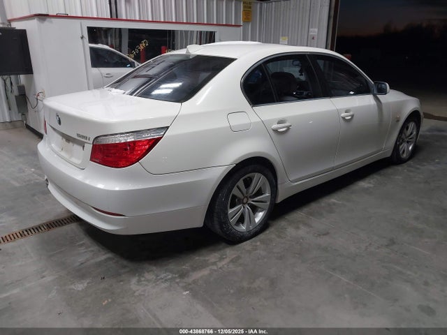 2010 BMW 528I WBANV1C56AC157615 Photo 3