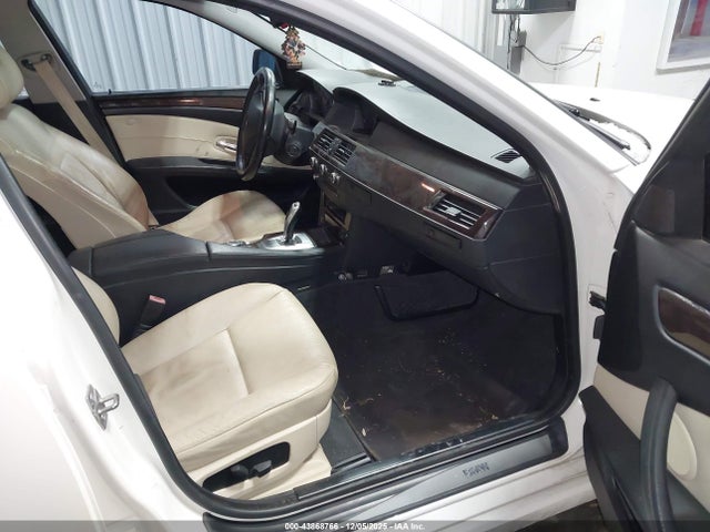 2010 BMW 528I WBANV1C56AC157615 Photo 4