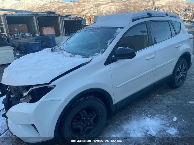Toyota RAV4 LE 2016 JTMBFREV1GD193570 Image 2