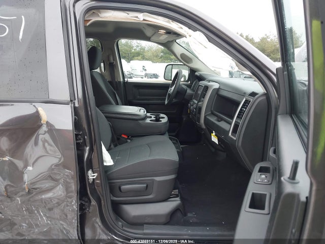 Продаж на аукціоні авто 2024 Ram 1500 Classic Tradesman  4x4 5'7 Box, vin: 1C6RR7KG1RS138512, номер лоту: 43869151