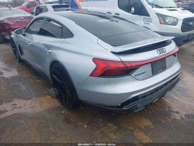 2022 AUDI E-TRON GT WAUFJBFW5N7010940 Photo 2