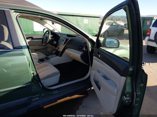 Subaru Outback 2.5i Premium 2014 4S4BRBDC1E3222322 Image 5