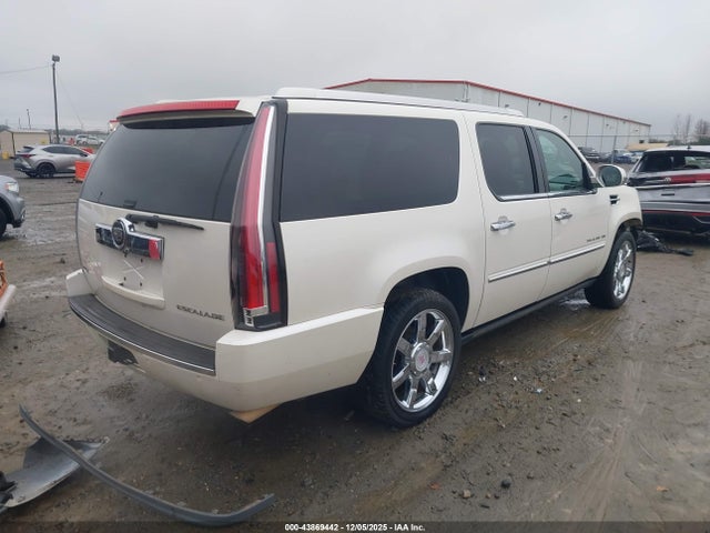 2011 CADILLAC ESCALADE ESV 1GYS3JEF6BR182198 Photo 3