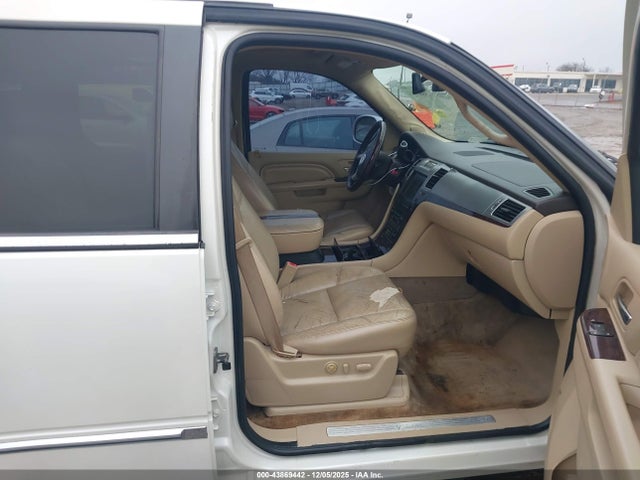 2011 CADILLAC ESCALADE ESV 1GYS3JEF6BR182198 Photo 4