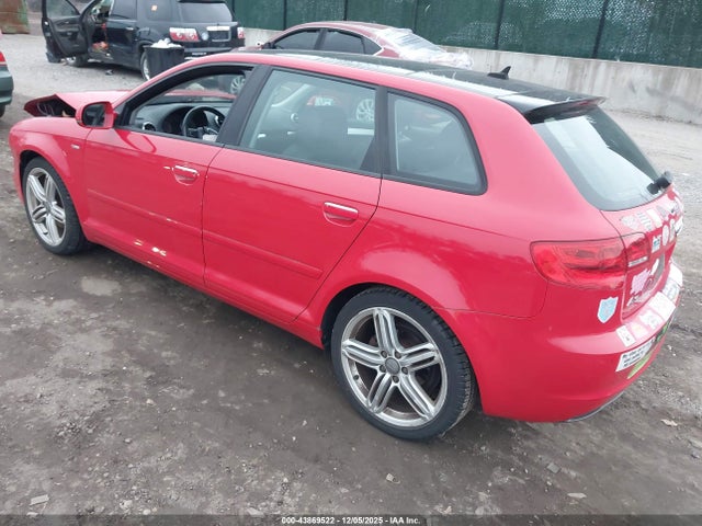 2013 AUDI A3 WAUKJAFM9DA021433 Photo 2