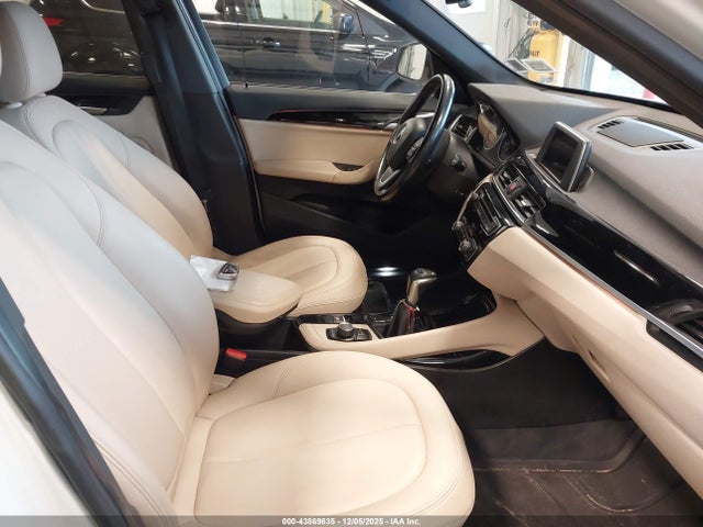 2016 BMW X1 WBXHT3Z30G4A50589 Photo 4