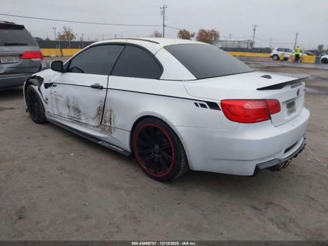 2011 BMW M3 WBSDX9C51BE584853 Photo 2