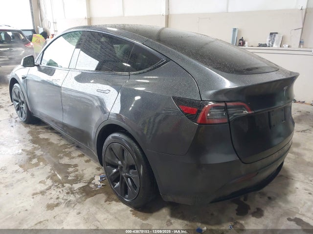 2025 TESLA MODEL Y 7SAYGDEE0SF294680 Photo 2