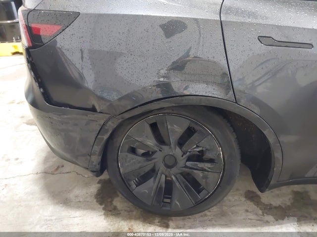 2025 TESLA MODEL Y 7SAYGDEE0SF294680 Photo 5