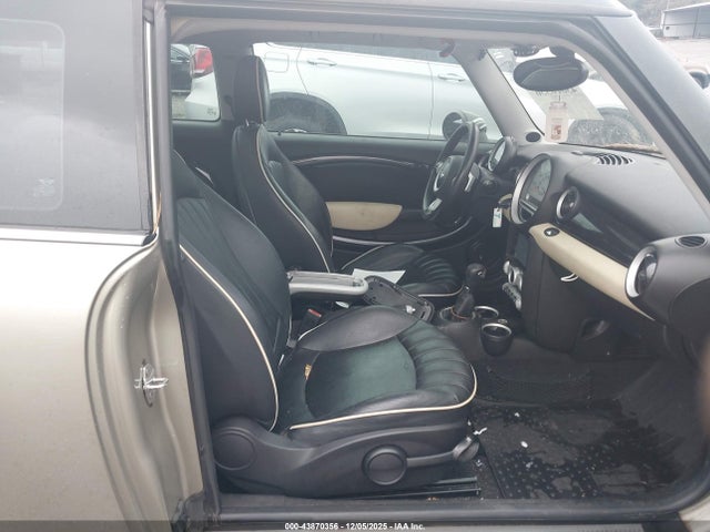 2008 MINI COOPER S CLUBMAN WMWMM335X8TP87531 Photo 4
