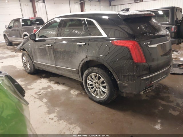2017 CADILLAC XT5 1GYKNARS6HZ186357 Photo 2