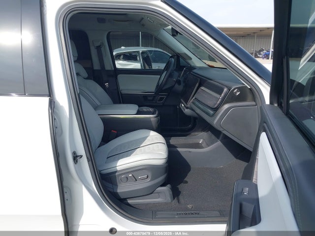 2023 RIVIAN R1T 7FCTGAAA9PN021331 Photo 4