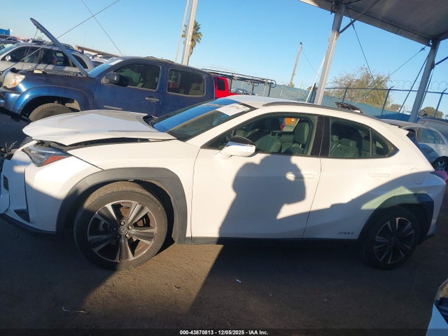 Lexus UX 250H 2021 JTHX9JBH1M2043915 Image 14