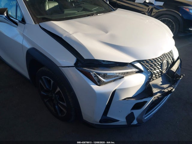 Lexus UX 250H 2021 JTHX9JBH1M2043915 Image 17