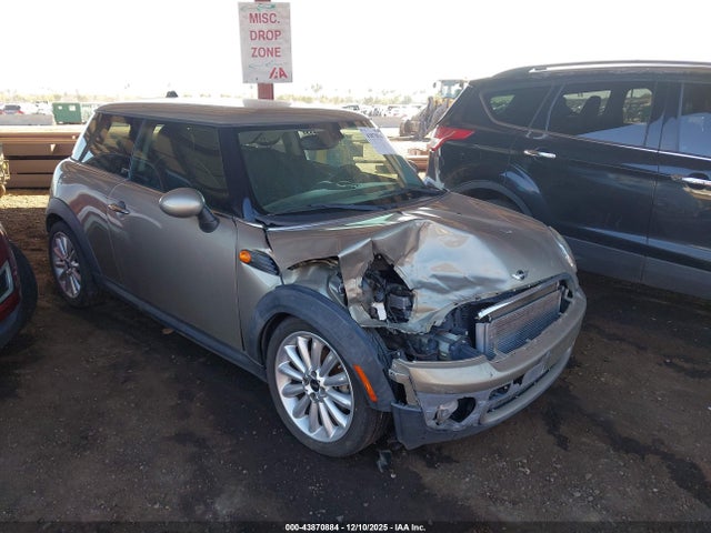 2010 MINI COOPER WMWMF3C52ATZ26549 Photo 0