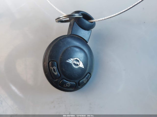 2010 MINI COOPER WMWMF3C52ATZ26549 Photo 10