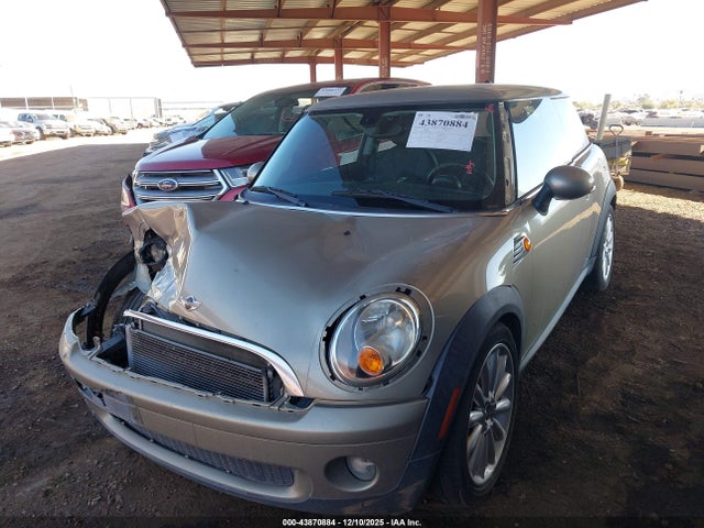 2010 MINI COOPER WMWMF3C52ATZ26549 Photo 1