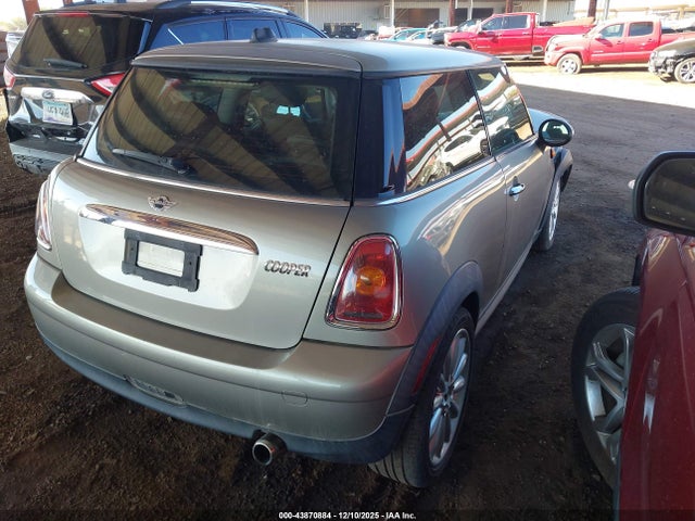 2010 MINI COOPER WMWMF3C52ATZ26549 Photo 3