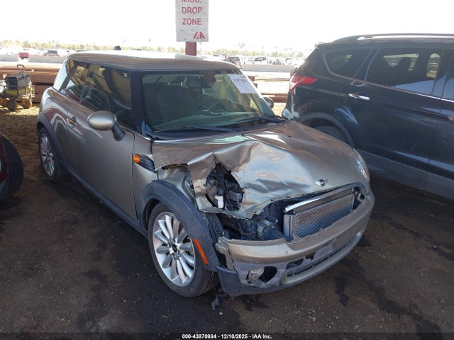 2010 MINI COOPER WMWMF3C52ATZ26549 Photo 5