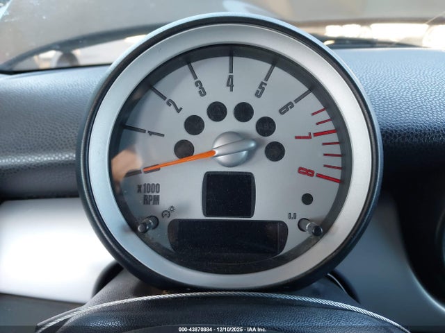 2010 MINI COOPER WMWMF3C52ATZ26549 Photo 6
