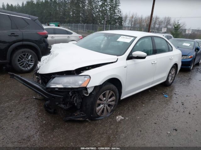 2015 VOLKSWAGEN PASSAT 1VWAT7A31FC013132 Photo 1