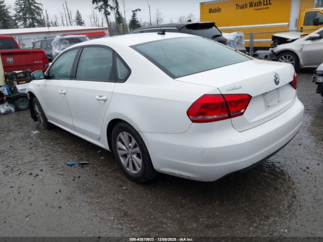 2015 VOLKSWAGEN PASSAT 1VWAT7A31FC013132 Photo 2