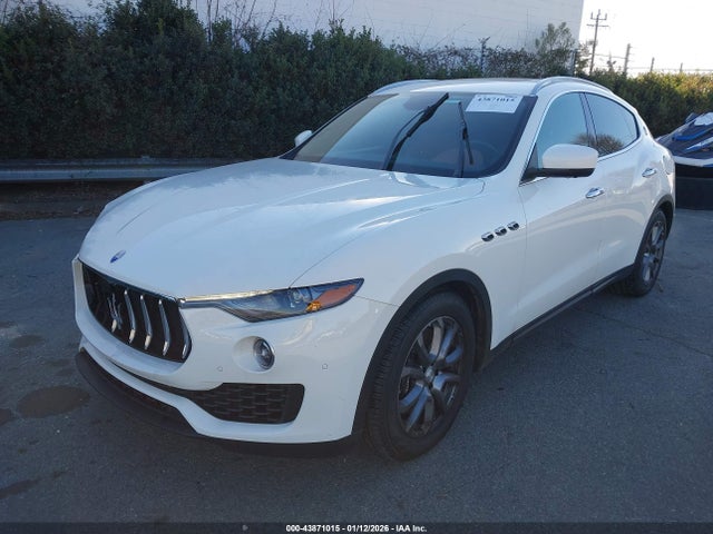 2018 MASERATI LEVANTE ZN661YUAXJX292031 Photo 1