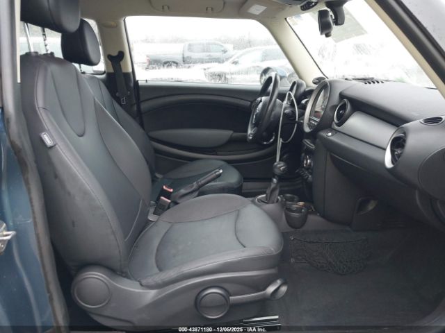 2011 MINI COOPER CLUBMAN WMWZF3C51BTY00710 Photo 4