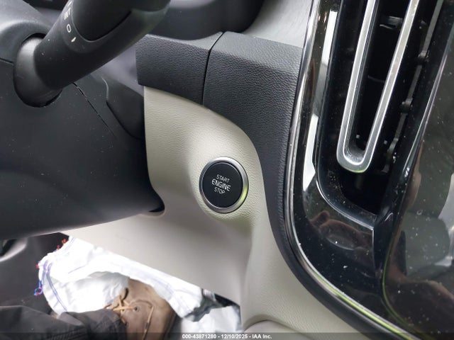 2022 VOLVO XC40 YV4162UL7N2708046 Photo 10